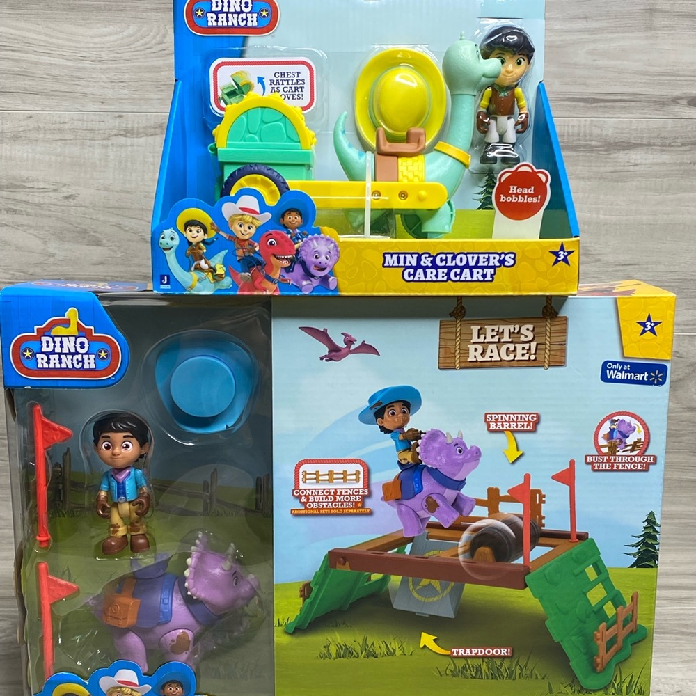 Dino Ranch Lets Race The Dino Obstacle Course 13 Piece  & Min, Clovers Care Cart